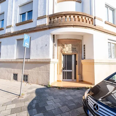 Business In Ruhiger Lage Lu Sued Apartment