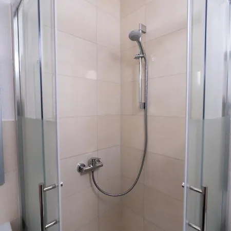 Business In Ruhiger Lage Lu Sued Apartment *