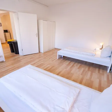 Business In Ruhiger Lage Lu Sued Apartment